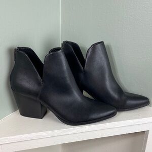 Sun + Stone Eliza Black Ankle Boots Booties size 10 women’s faux-leather